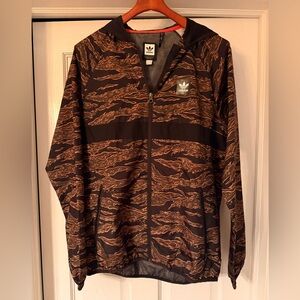 Adidas Black and Brown Graphic Lightweight Climate Jacket-Size Medium
